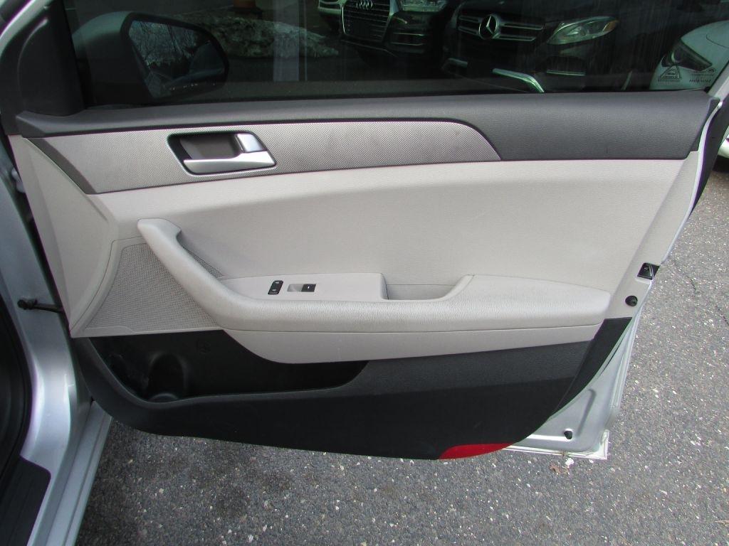 Hyundai Sonata 4dr Sdn 2.4L SE 2016