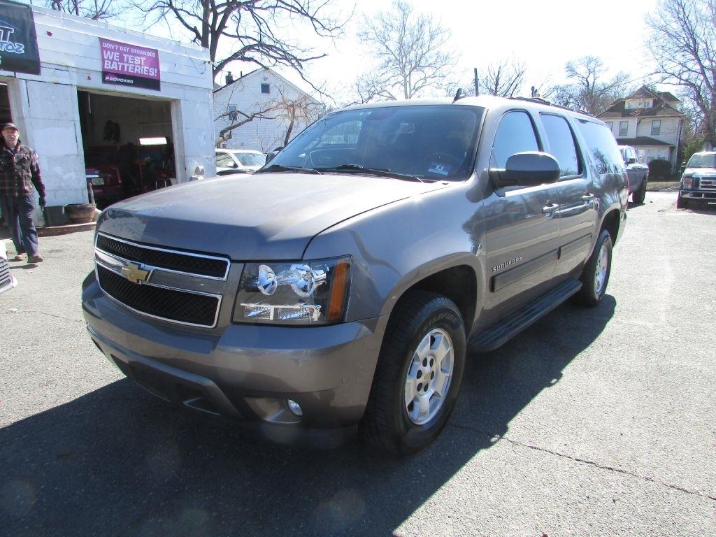 Chevrolet Suburban 4WD 4dr 1500 LT 2013