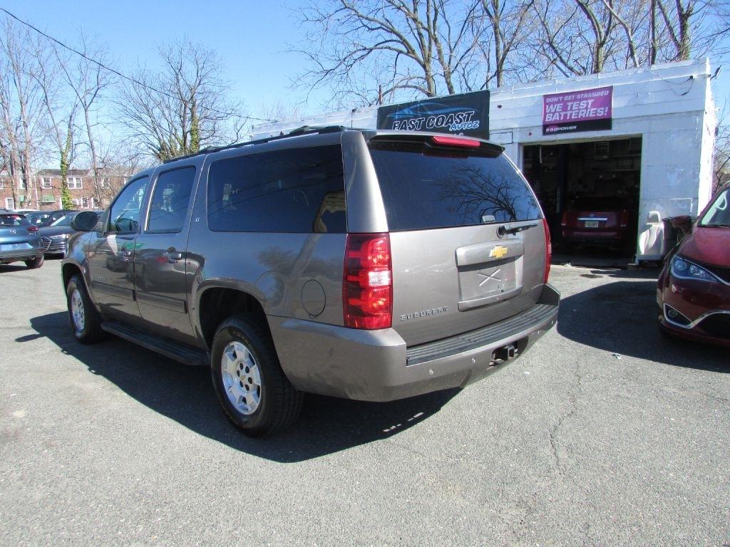 Chevrolet Suburban 4WD 4dr 1500 LT 2013