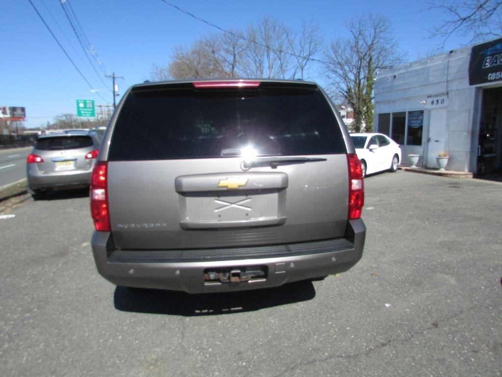 Chevrolet Suburban 4WD 4dr 1500 LT 2013