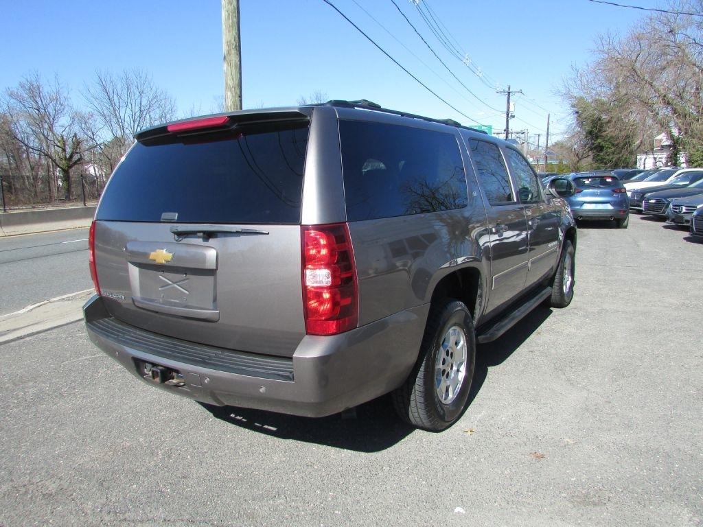 Chevrolet Suburban 4WD 4dr 1500 LT 2013