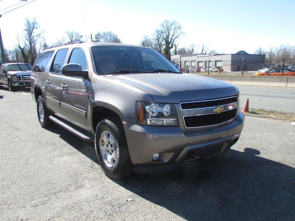 Chevrolet Suburban 4WD 4dr 1500 LT 2013