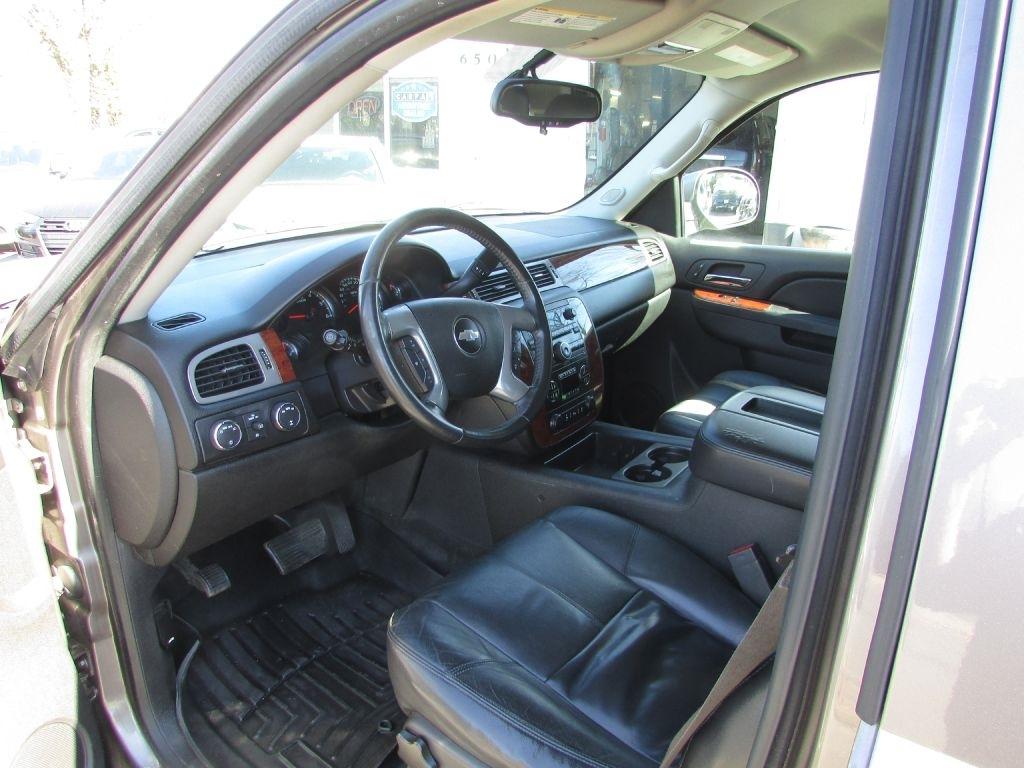 Chevrolet Suburban 4WD 4dr 1500 LT 2013