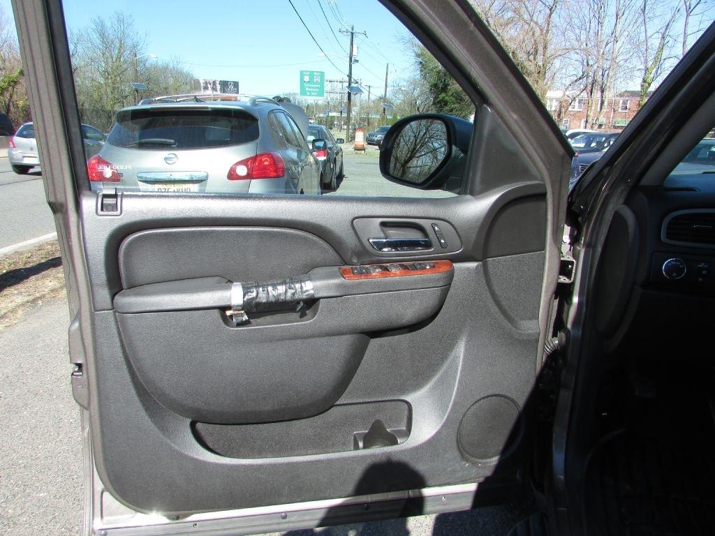 Chevrolet Suburban 4WD 4dr 1500 LT 2013