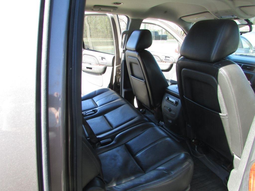 Chevrolet Suburban 4WD 4dr 1500 LT 2013