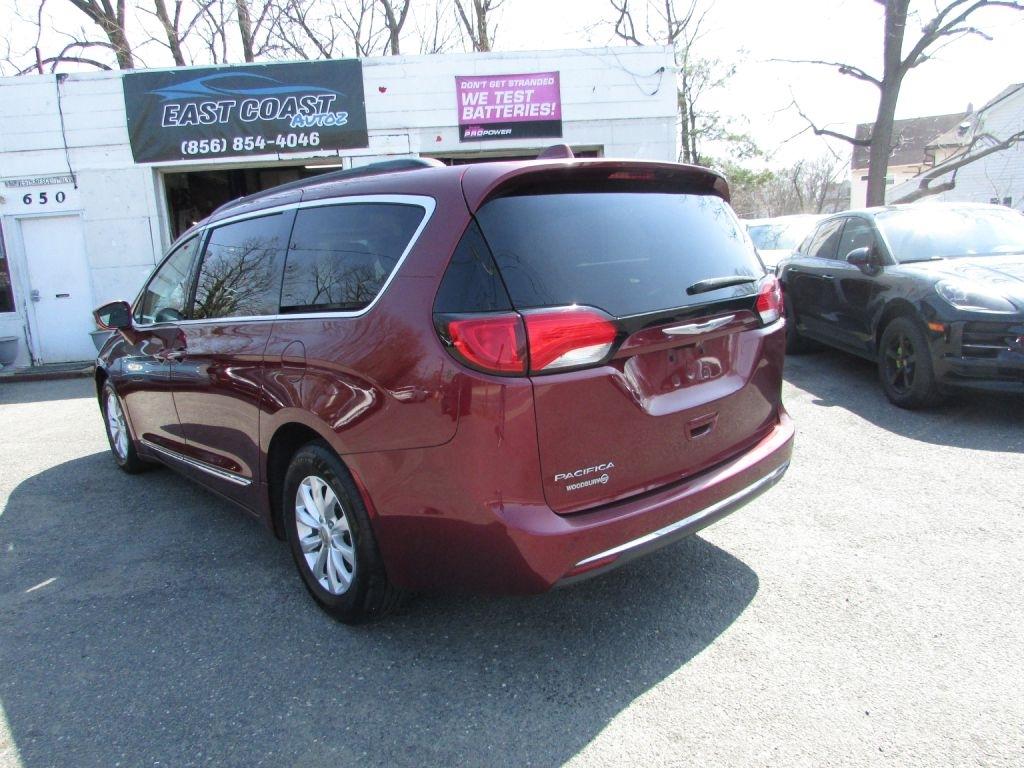 Chrysler Pacifica Touring-L FWD 2017