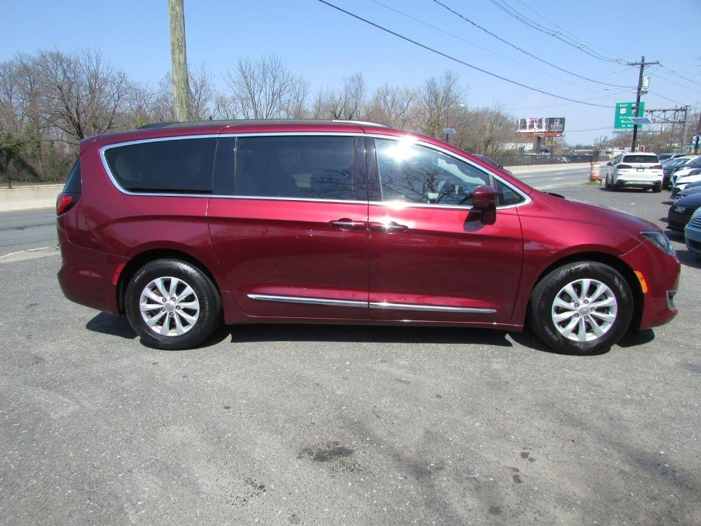 Chrysler Pacifica Touring-L FWD 2017