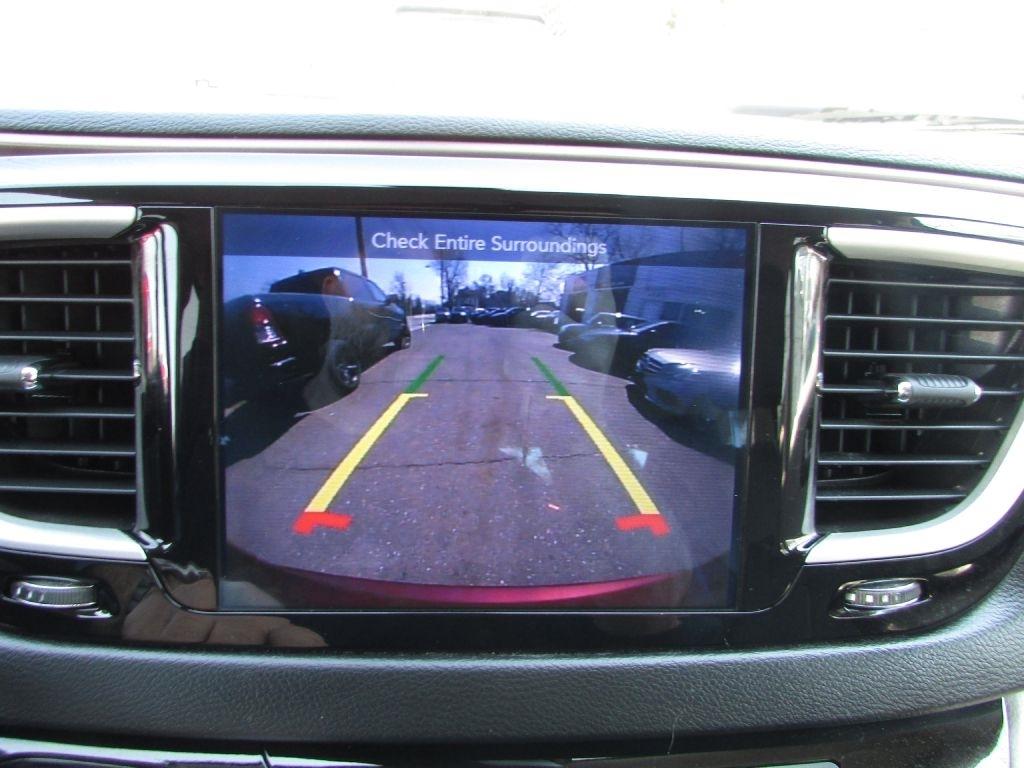 Chrysler Pacifica Touring-L FWD 2017