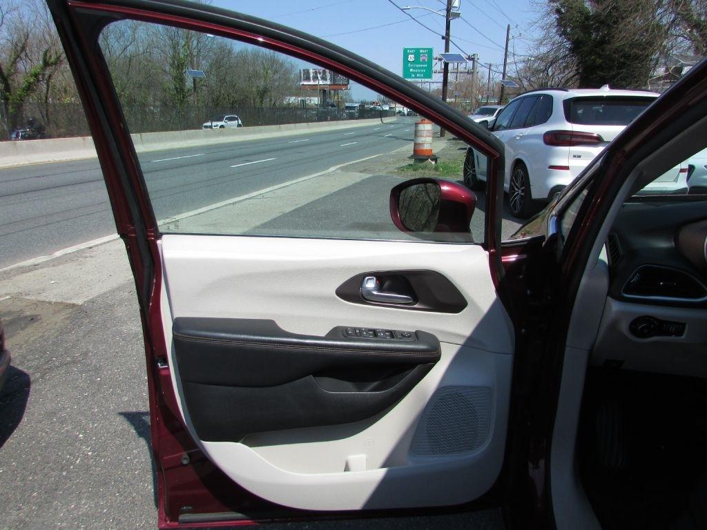 Chrysler Pacifica Touring-L FWD 2017