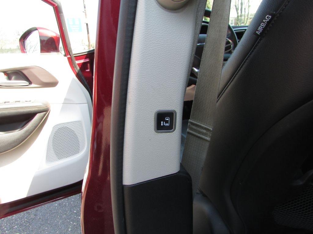 Chrysler Pacifica Touring-L FWD 2017