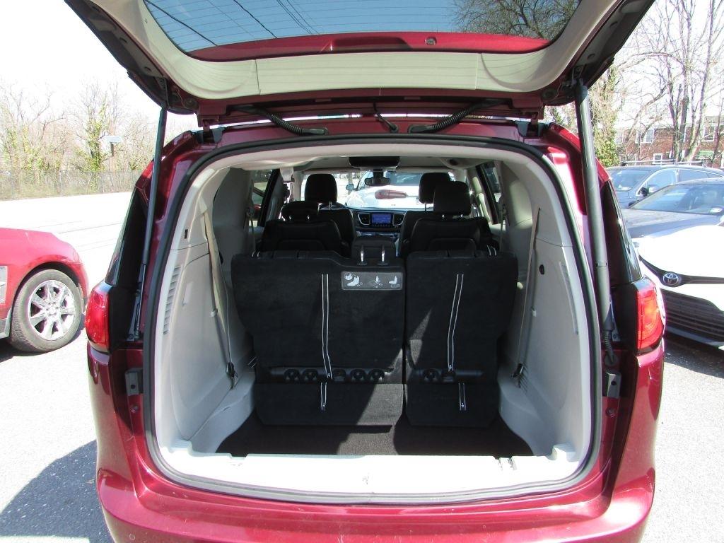 Chrysler Pacifica Touring-L FWD 2017