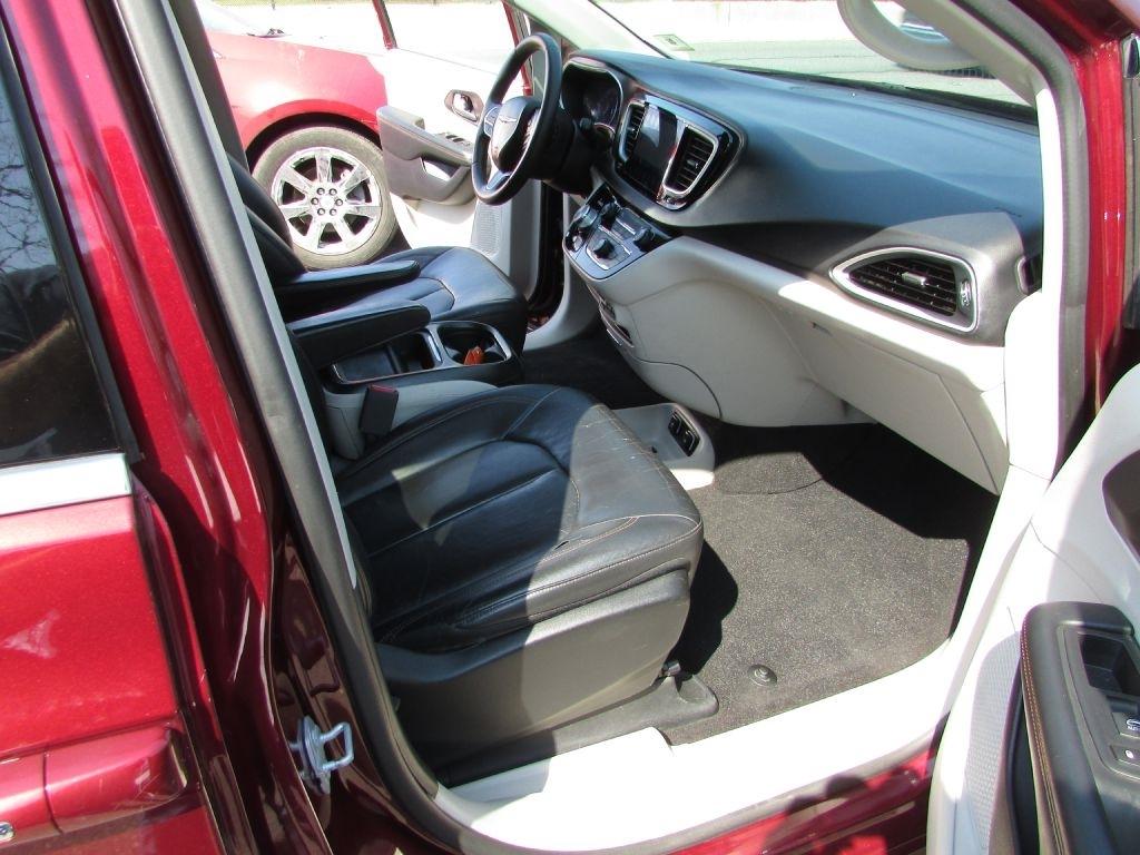 Chrysler Pacifica Touring-L FWD 2017