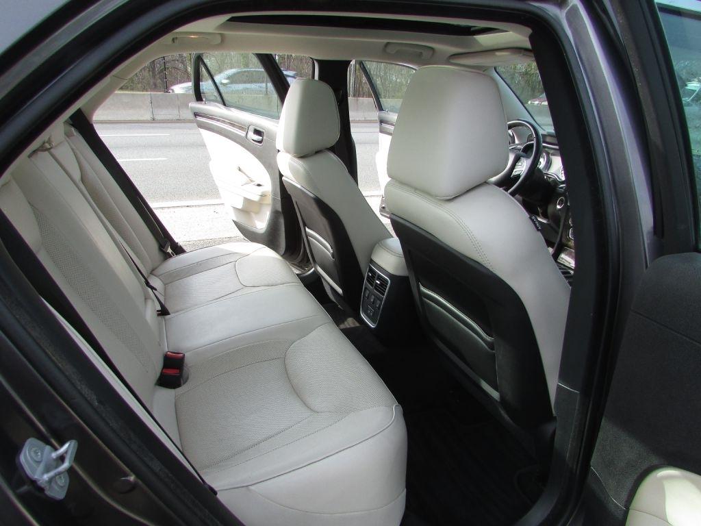 Chrysler 300 4dr Sdn 300C RWD 2015