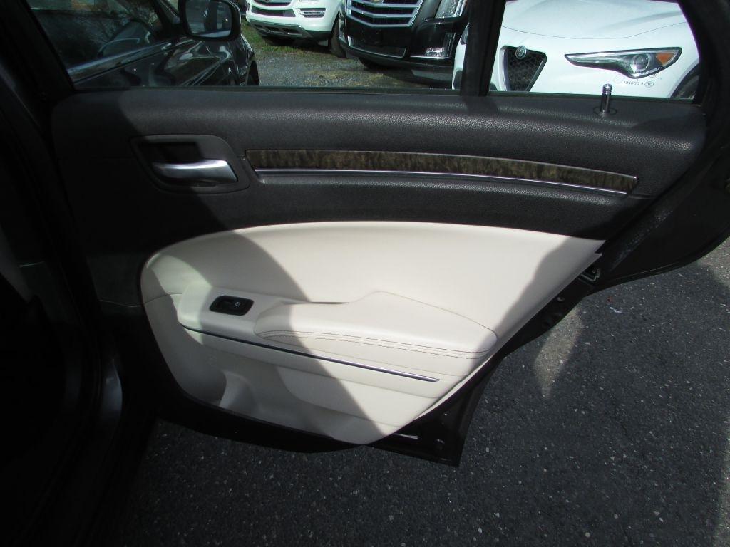 Chrysler 300 4dr Sdn 300C RWD 2015