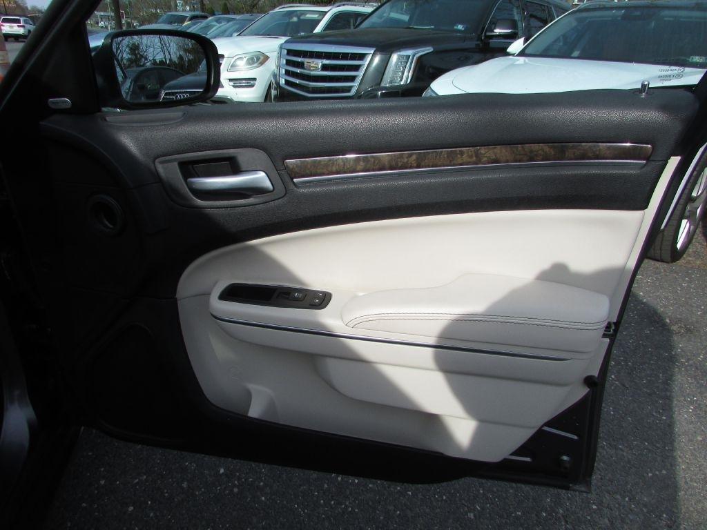 Chrysler 300 4dr Sdn 300C RWD 2015