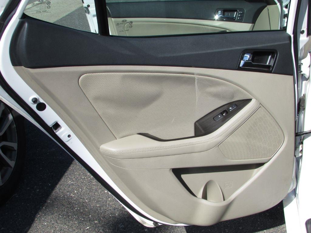 Kia Optima 4dr Sdn 2.4L Auto EX 2011