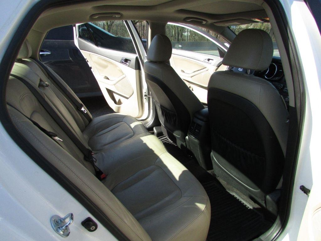 Kia Optima 4dr Sdn 2.4L Auto EX 2011