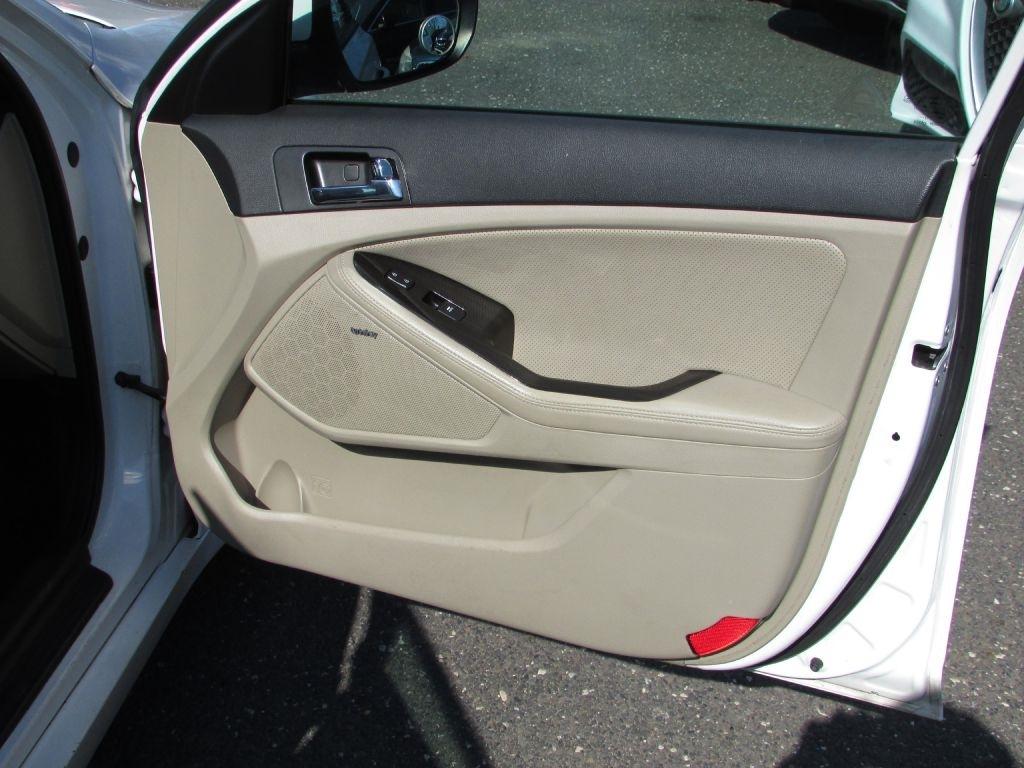 Kia Optima 4dr Sdn 2.4L Auto EX 2011