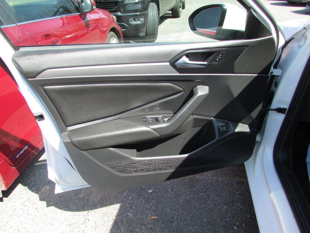 Volkswagen Jetta R-Line Auto w/SULEV 2019