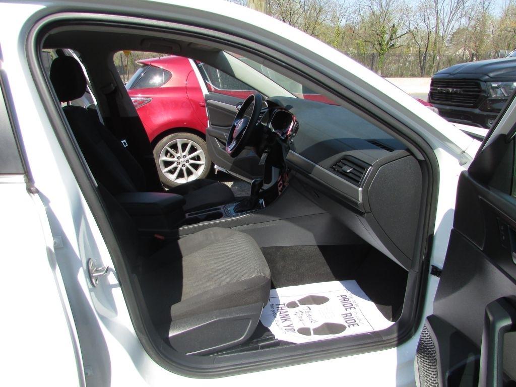 Volkswagen Jetta R-Line Auto w/SULEV 2019