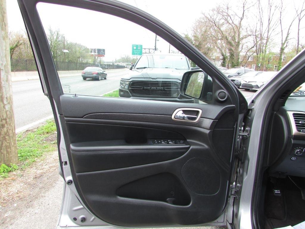 Jeep Grand Cherokee 4WD 4dr Laredo 2016