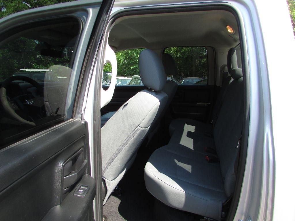 RAM 1500 Express 4x4 Quad Cab 6'4" Box 2017
