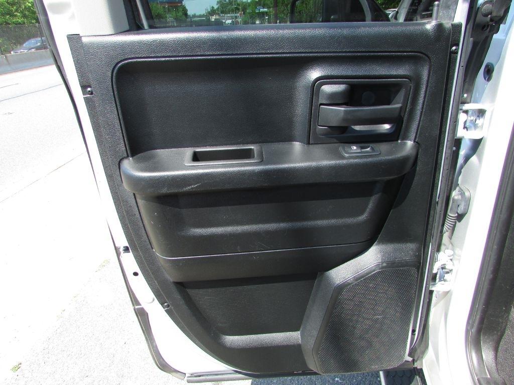 RAM 1500 Express 4x4 Quad Cab 6'4" Box 2017