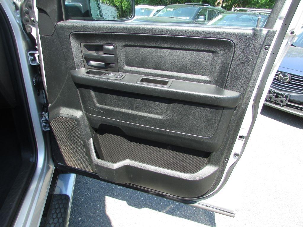 RAM 1500 Express 4x4 Quad Cab 6'4" Box 2017