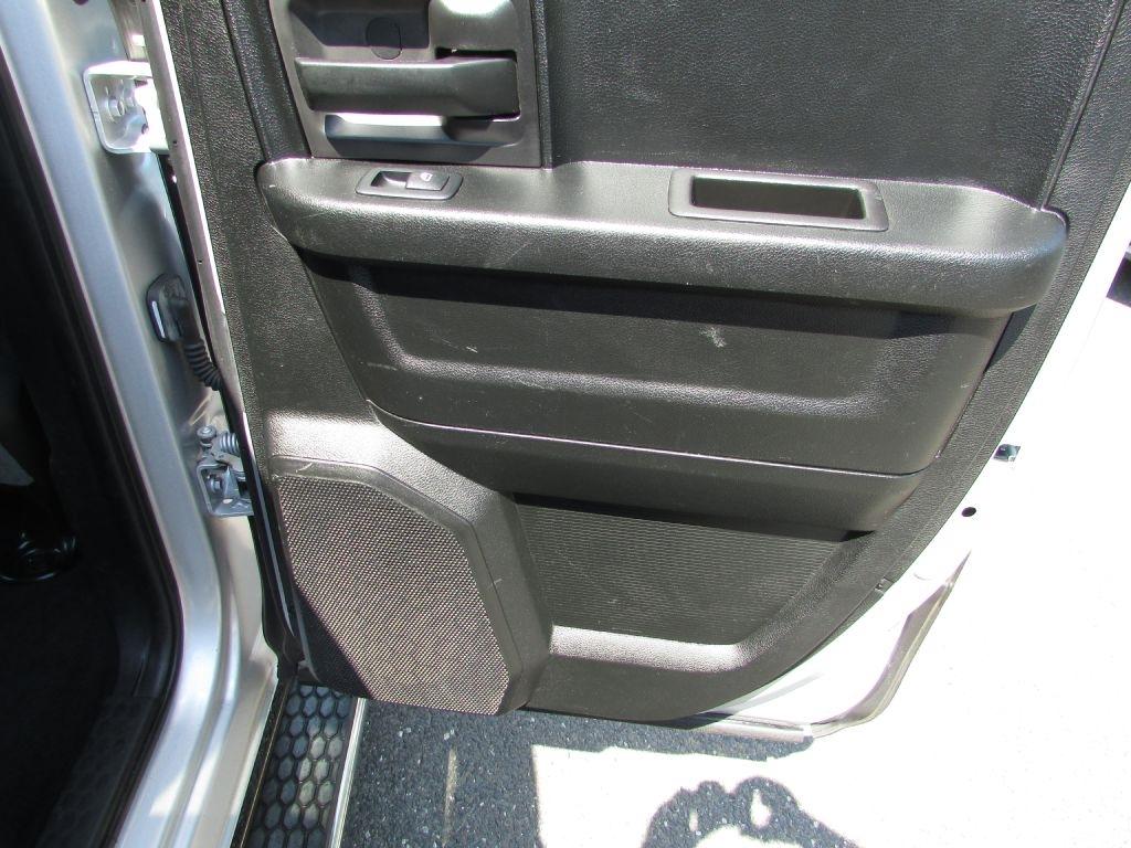 RAM 1500 Express 4x4 Quad Cab 6'4" Box 2017