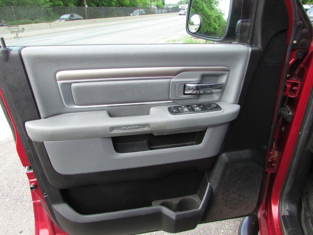 RAM 1500 4WD Crew Cab 140.5" Big Horn 2014