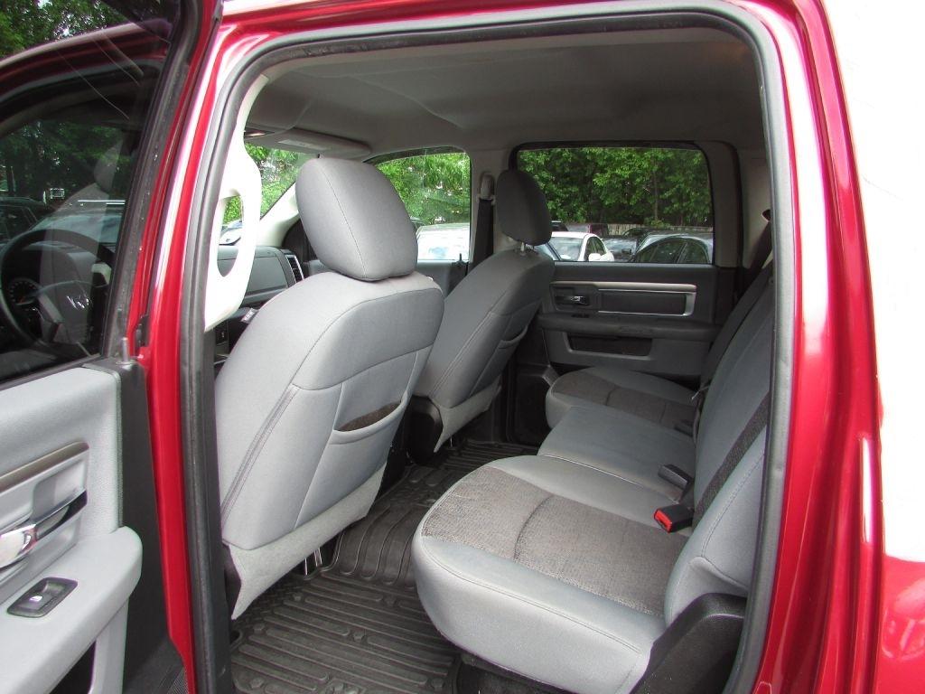 RAM 1500 4WD Crew Cab 140.5" Big Horn 2014