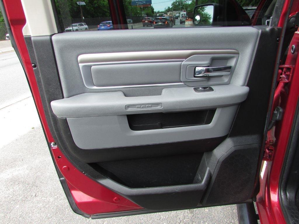 RAM 1500 4WD Crew Cab 140.5" Big Horn 2014