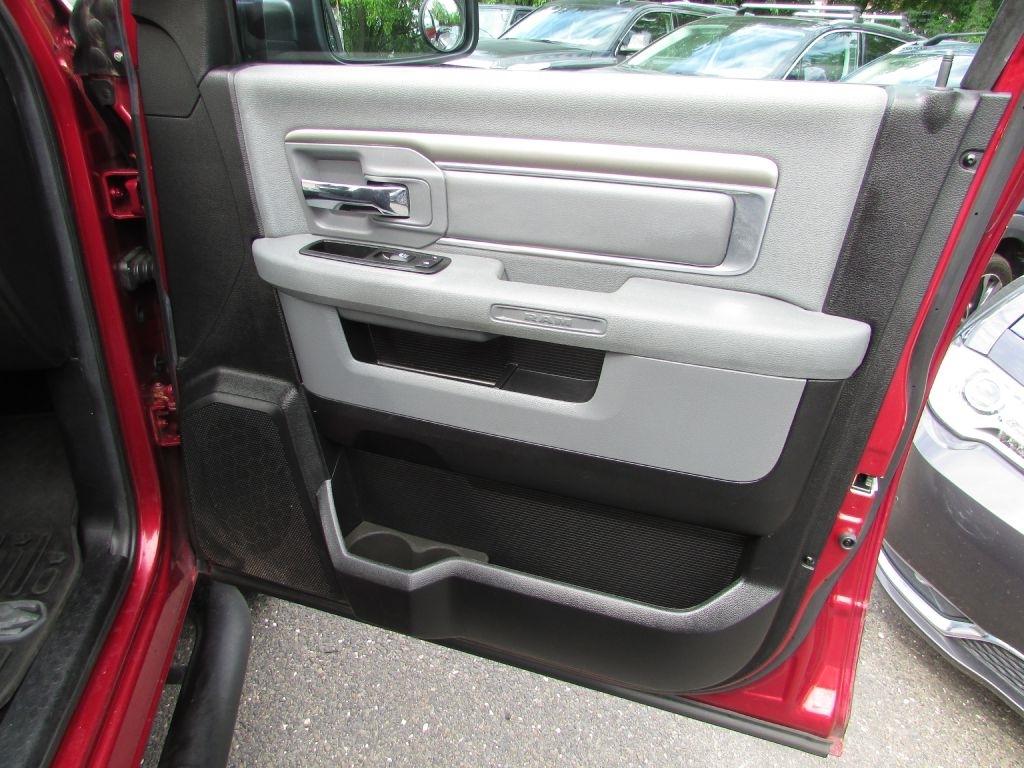RAM 1500 4WD Crew Cab 140.5" Big Horn 2014