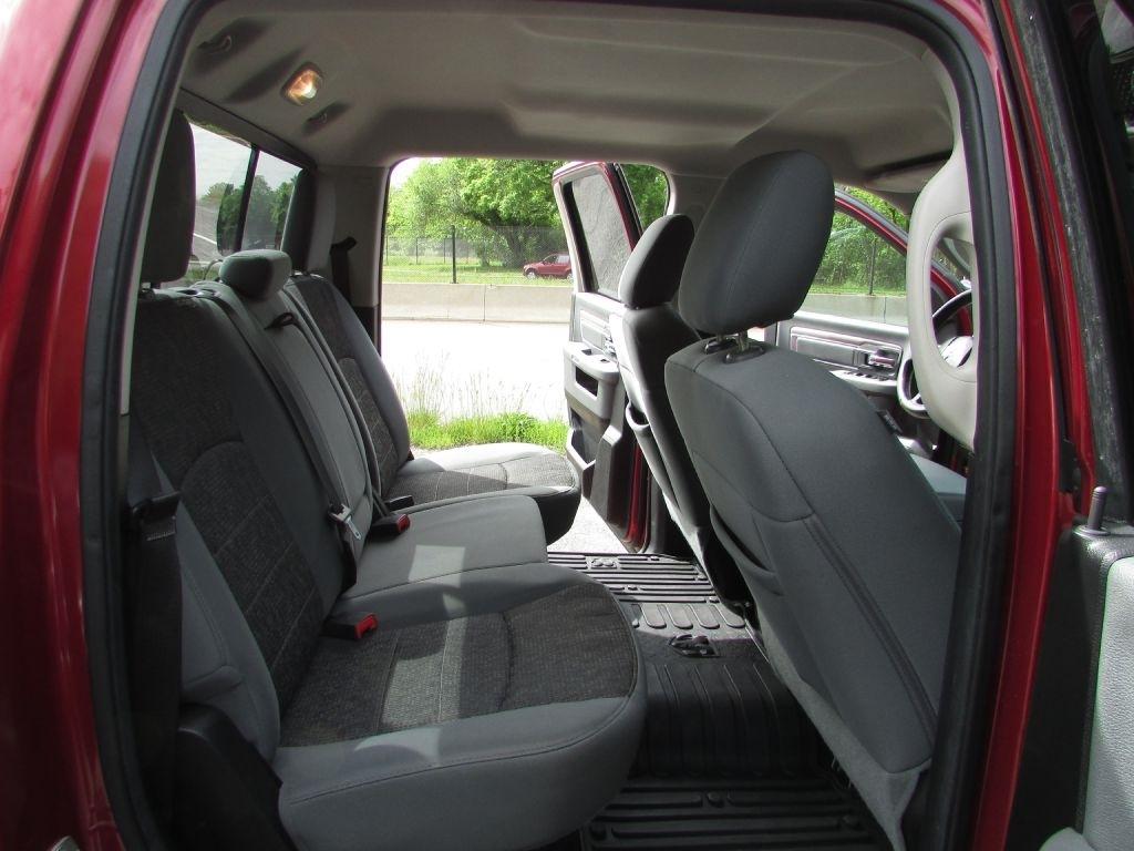 RAM 1500 4WD Crew Cab 140.5" Big Horn 2014