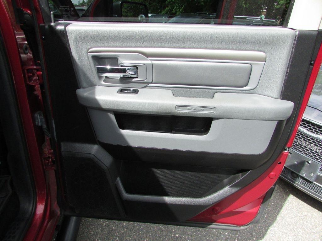 RAM 1500 4WD Crew Cab 140.5" Big Horn 2014