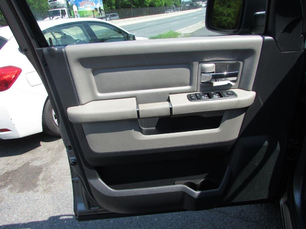 Dodge 1500 4WD Quad Cab 140.5" Big Horn 2011