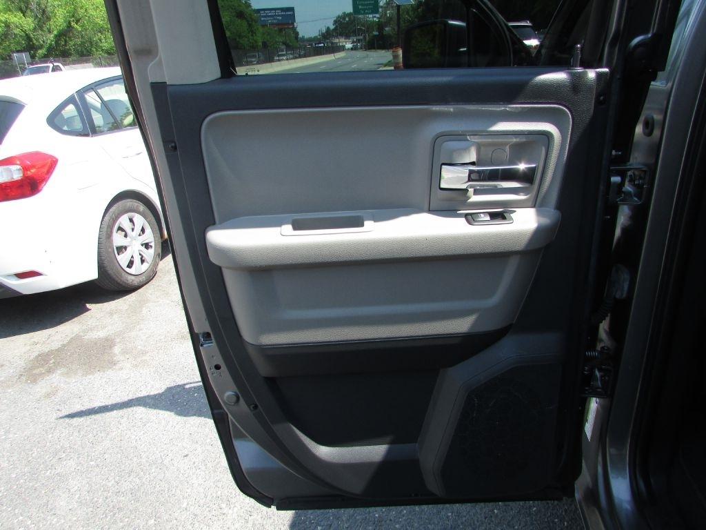 Dodge 1500 4WD Quad Cab 140.5" Big Horn 2011