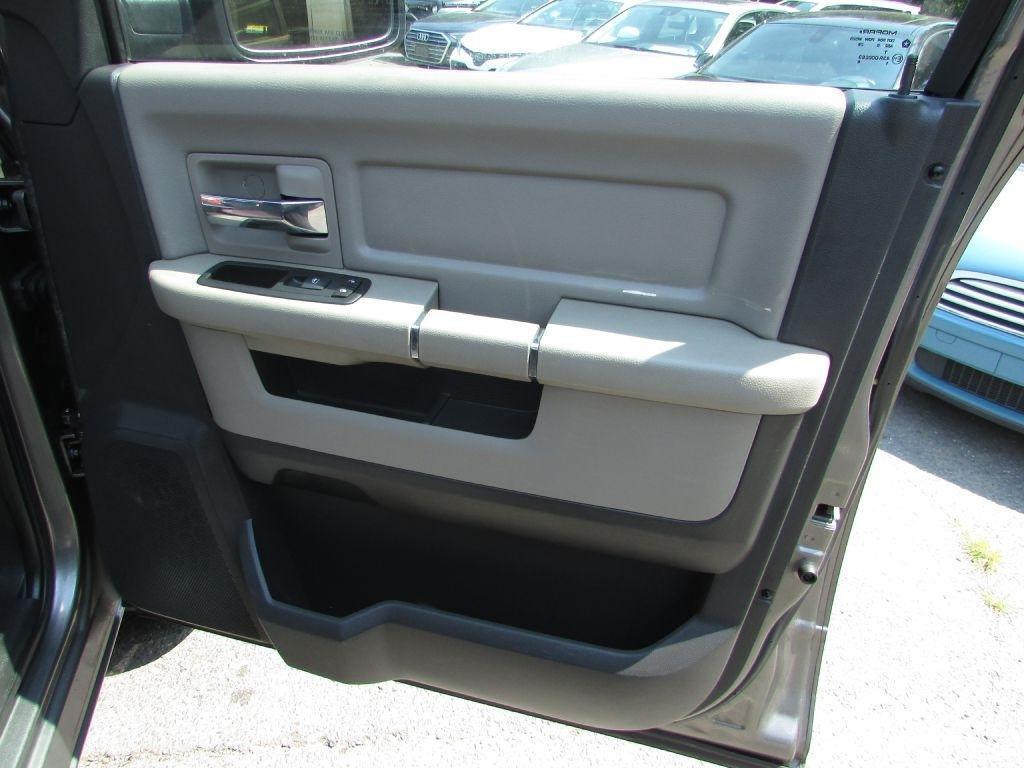 Dodge 1500 4WD Quad Cab 140.5" Big Horn 2011