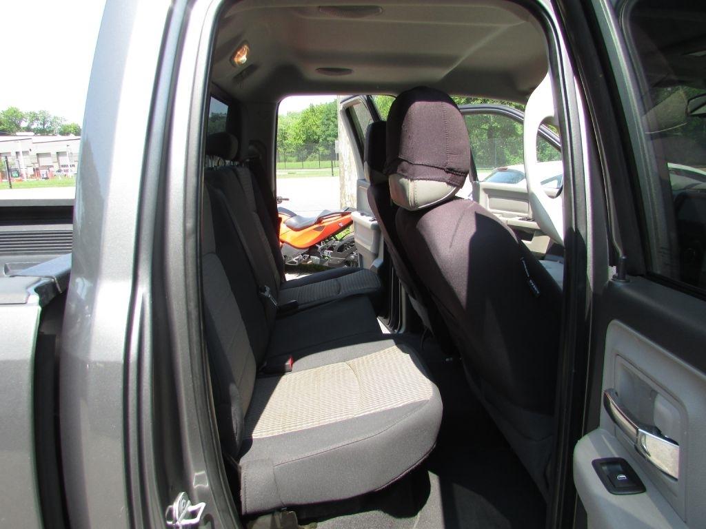 Dodge 1500 4WD Quad Cab 140.5" Big Horn 2011
