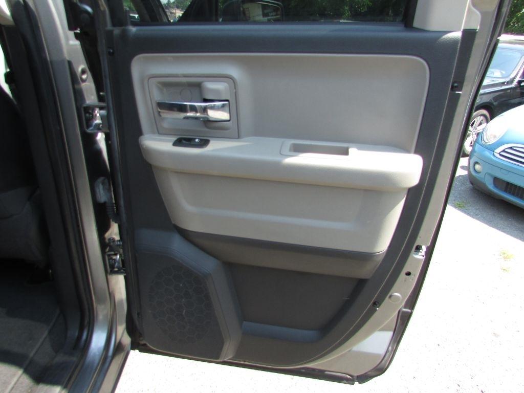 Dodge 1500 4WD Quad Cab 140.5" Big Horn 2011