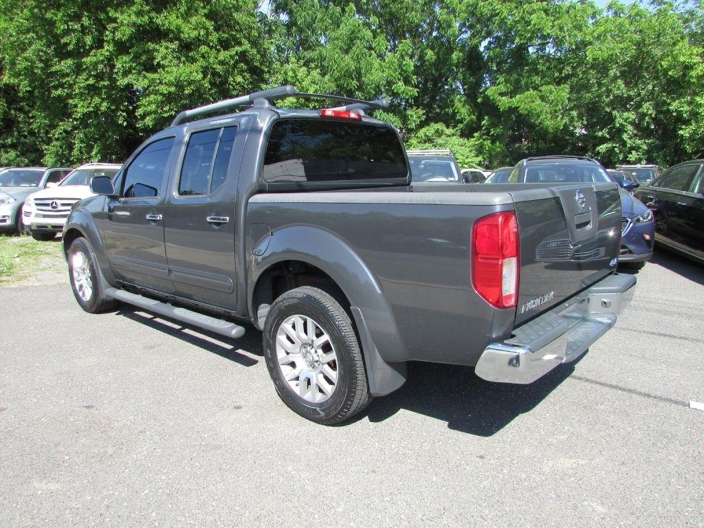 Nissan Frontier 4WD Crew Cab SWB Auto LE 2010