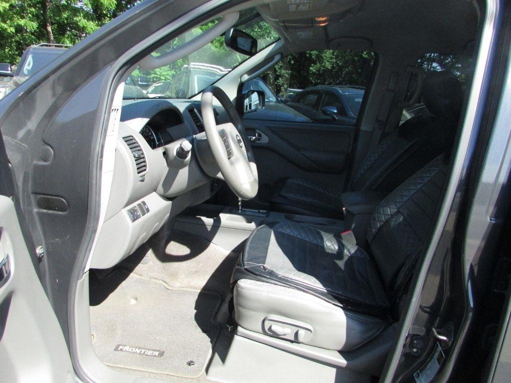 Nissan Frontier 4WD Crew Cab SWB Auto LE 2010