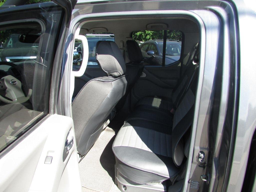 Nissan Frontier 4WD Crew Cab SWB Auto LE 2010