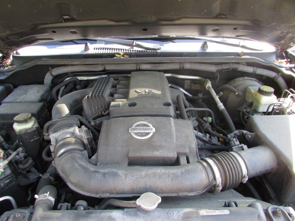 Nissan Frontier 4WD Crew Cab SWB Auto LE 2010