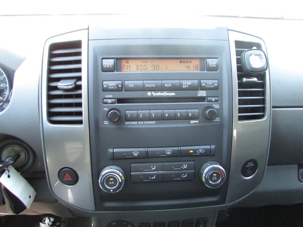 Nissan Frontier 4WD Crew Cab SWB Auto LE 2010