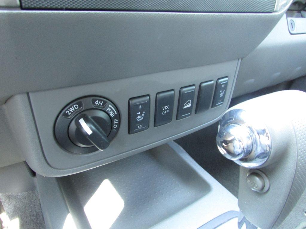 Nissan Frontier 4WD Crew Cab SWB Auto LE 2010