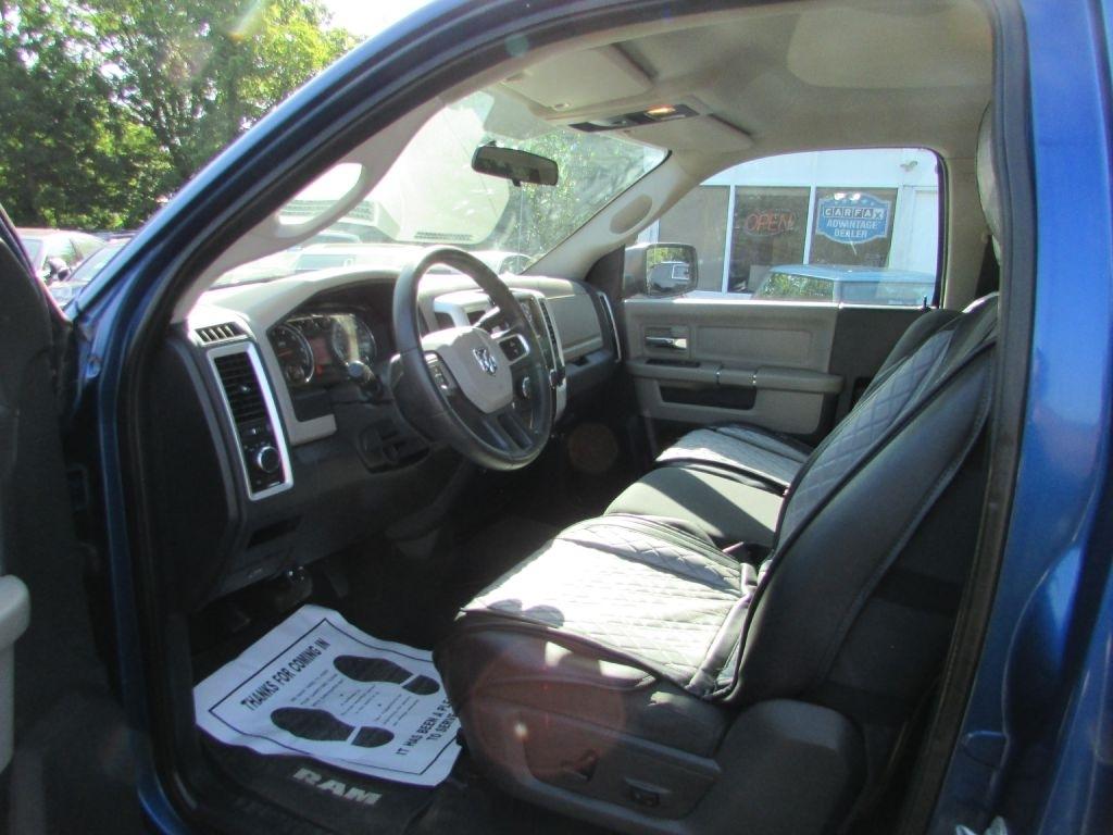 Dodge Ram 1500 4WD Reg Cab 120.5" SLT 2010