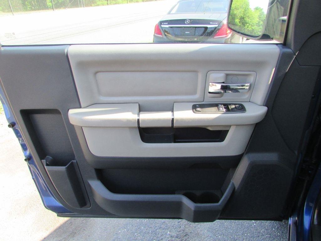 Dodge Ram 1500 4WD Reg Cab 120.5" SLT 2010
