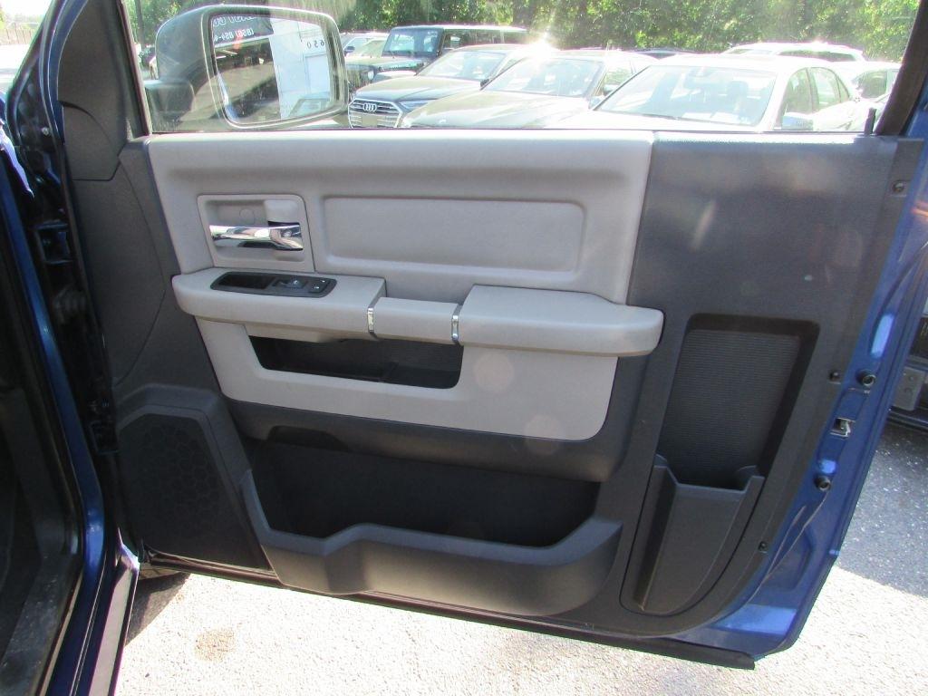 Dodge Ram 1500 4WD Reg Cab 120.5" SLT 2010