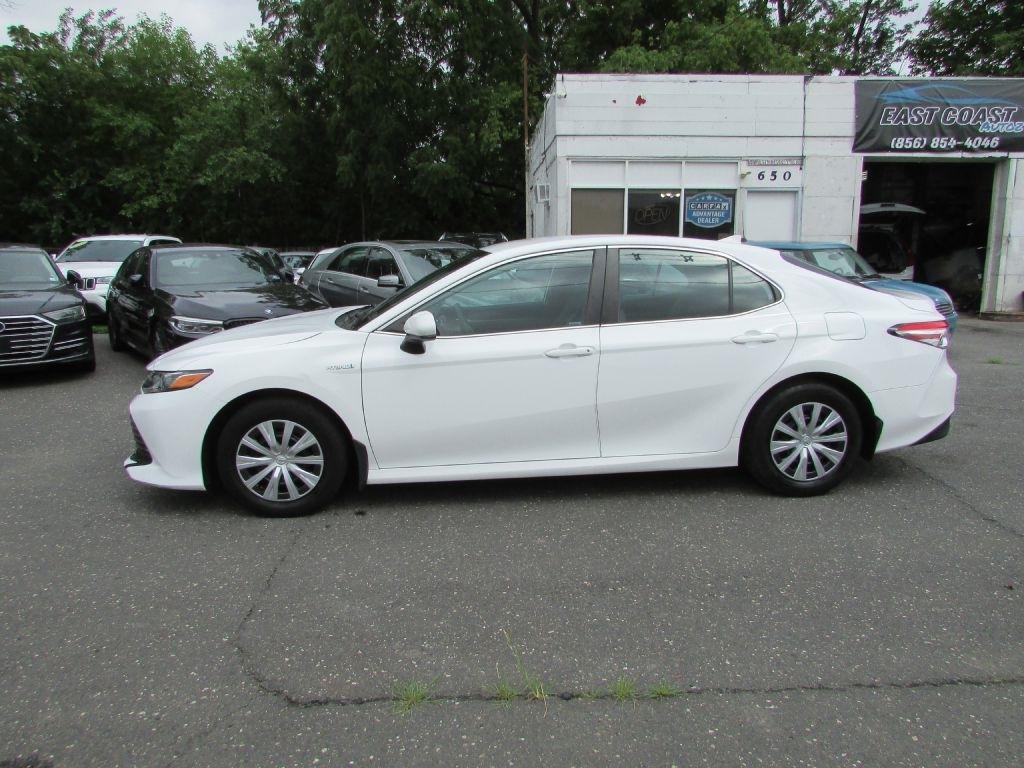 Toyota Camry Hybrid LE CVT (Natl) 2020